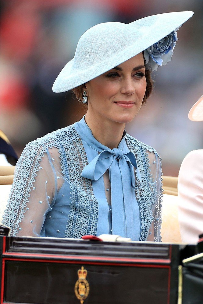 Những chiếc mũ gây ấn tượng nhất từ Royal Ascot 2019 ảnh 1