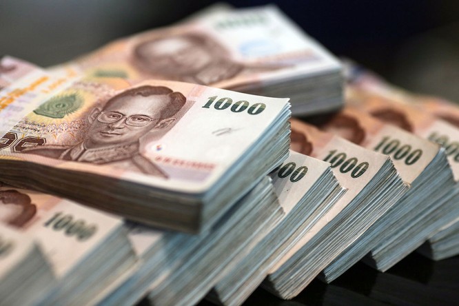 Đồng Baht của Thái Lan vẫn ở mức cao hơn so với tỷ giá cân bằng (Ảnh: AP)