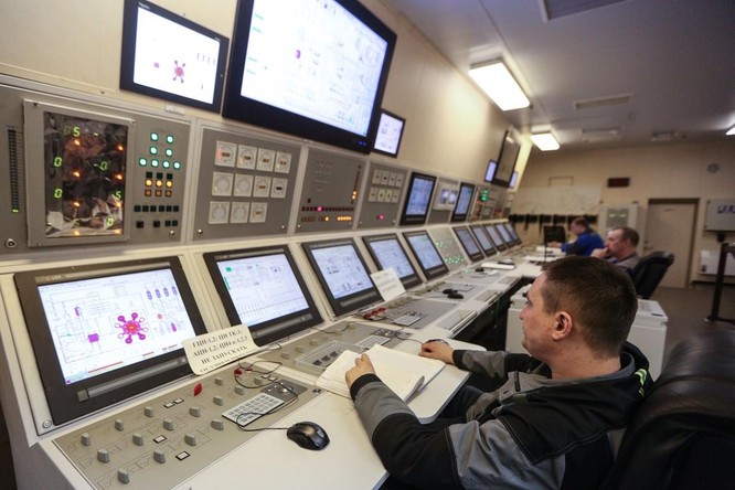 Phòng điều khiển trung tâm của nhà máy điện hạt nhân nổi (Ảnh: RT)