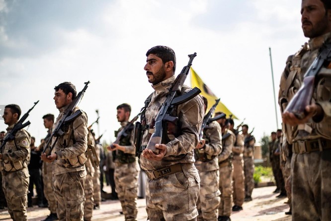 Lực lượng SDF mà Mỹ hậu thuẫn ở tỉnh Deir Ezzor, miền Đông Syria (Ảnh: AFP)