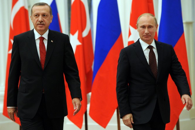 Thương vụ S-400 giữa Thổ Nhĩ Kỳ và Nga là một thách thức khác mà NATO phải đối diện (Ảnh: AP)