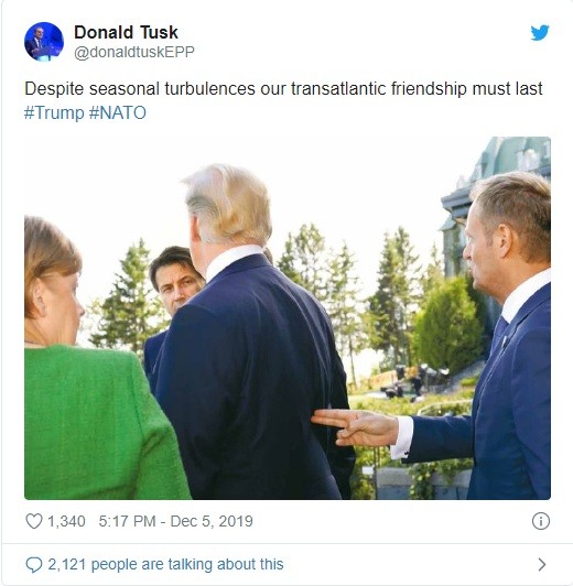 Đoạn tweet mà ông Tusk đăng tải kèm bình luận trên tài khoản chính thức của ông (Ảnh: Twitter)