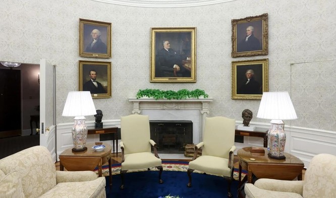 Phòng làm việc của TT Biden: Thảm mới, ghế mới, không còn “nút Diet Coke” của ông Trump ảnh 3