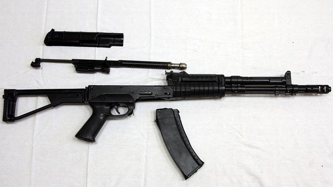 Mẫu súng 'kỳ phùng địch thủ' của AK-74 ảnh 2