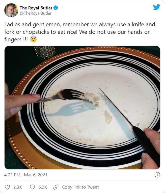 Dạy cách ăn cơm chuẩn bằng "dao và nĩa", cựu nhân viên Hoàng gia Anh hứng trọn "gạch đá" ảnh 1