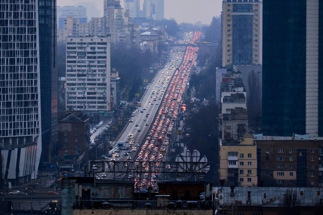Nga xác nhận không kích Kiev, nói binh sĩ Ukraine đang đồng loạt buông súng ảnh 5
