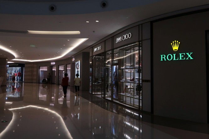 Người giàu Trung Quốc bán tháo đồng hồ Rolex, túi xách Hermès xa xỉ ảnh 4