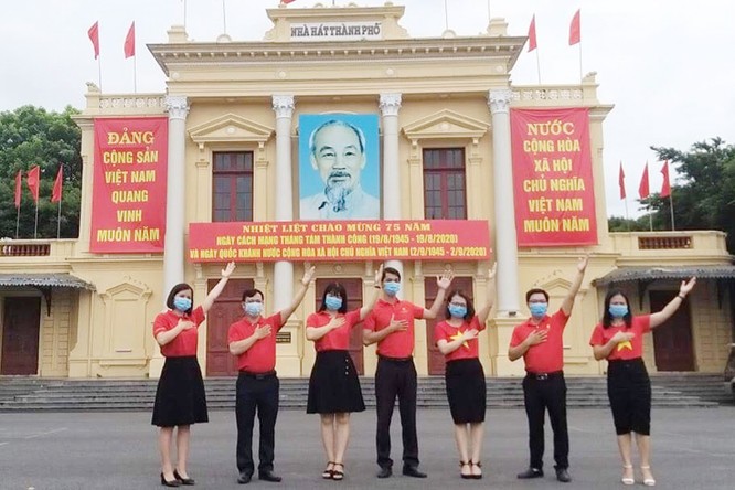 Các cán bộ ngành TT&TT góp mặt trong MV 