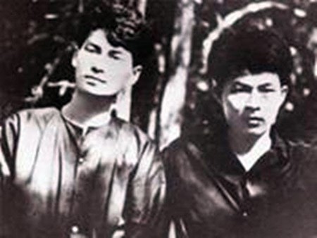 Lê Anh Xuân (trái) và nhà văn Anh Đức