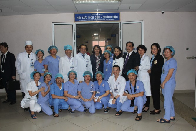 Phó Chủ tịch nước thăm và tặng quà cho bệnh nhân điều trị tại Bệnh viện Trung ương Thái Nguyên ảnh 4