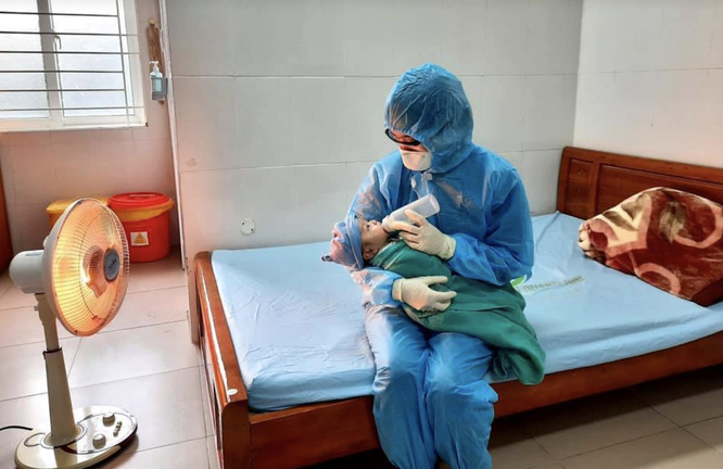 Những em bé đặc biệt cất tiếng khóc chào đời trong khu cách ly vì COVID-19 ảnh 2