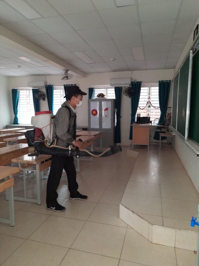 Chùm ảnh trường học gấp rút vệ sinh, phun khử khuẩn chuẩn bị đón học sinh đi học trở lại ảnh 17