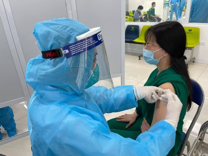 Việt Nam chưa ghi nhận trường hợp nào bị đông máu sau tiêm vaccine phòng COVID-19 của AstraZeneca ảnh 1
