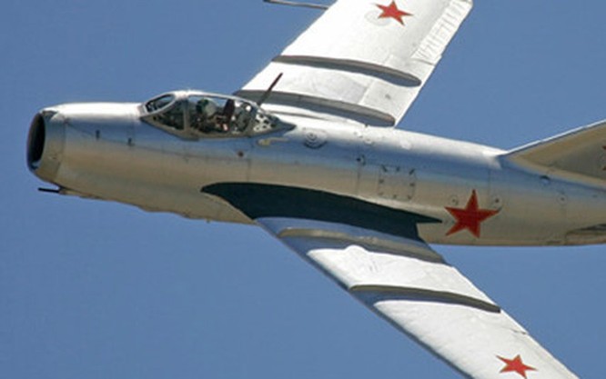 Máy bay Liên Xô MiG-15.