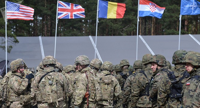 NATO thường tổ chức các cuộc tập trận khiêu khích Nga ở gần biên giới nước này. Cuộc tập trận gần đây nhất có quân số lên tới 40.000 lính.