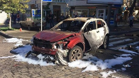 Chiếc xe do nhà báo Pavel Sheremet điều khiển bị đặt bom, cháy hoàn toàn sau khi nổ.