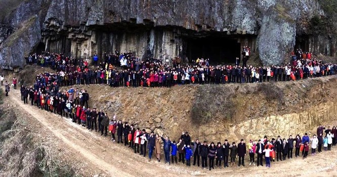 Đại gia đình 500 người, 7 thế hệ ở Trung Quốc phải dùng UAV để chụp ảnh ảnh 2