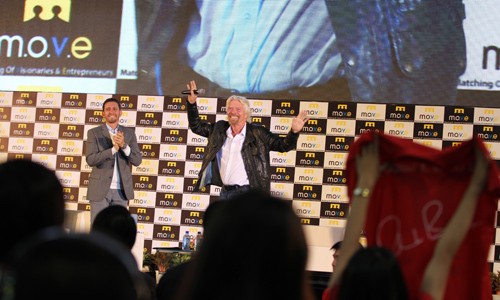 Tỷ phú Richard Branson nhảy múa chào 4.000 khán giả Việt Nam ảnh 1