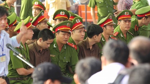 Xét xử vụ thảm sát ở Bình Phước: Dương và Tiến bật khóc khi bị đề nghị án tử hình ảnh 33