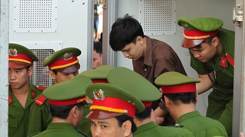Xét xử vụ thảm sát ở Bình Phước: Dương và Tiến bật khóc khi bị đề nghị án tử hình ảnh 34