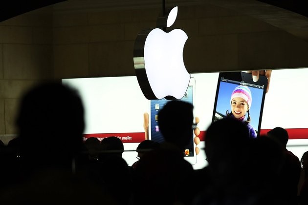 Apple vừa bị "bốc hơi" hơn 220 tỷ USD! ảnh 1