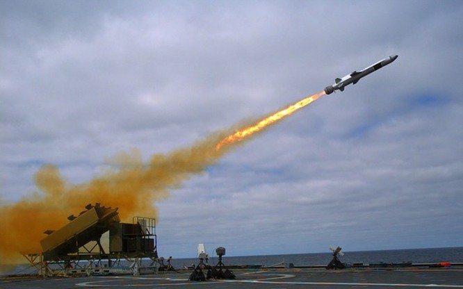 Video tên lửa diệt hạm Harpoon của Mỹ nâng tầm bắn sau 45 năm ảnh 2