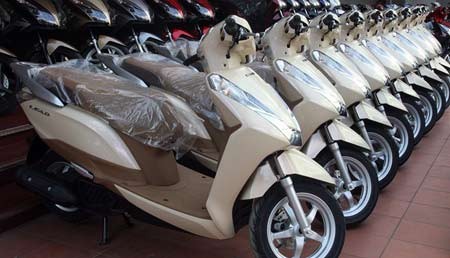 Xe máy tăng giá 50%: Đắt hơn Thái Lan cả ngàn USD ảnh 1