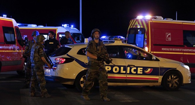 Tấn công khủng bố kinh hoàng tại Nice, ít nhất 73 người chết ảnh 2