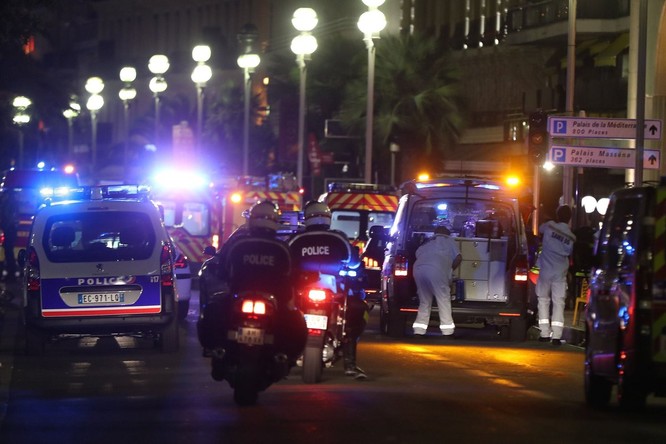Tấn công khủng bố kinh hoàng tại Nice, ít nhất 73 người chết ảnh 5