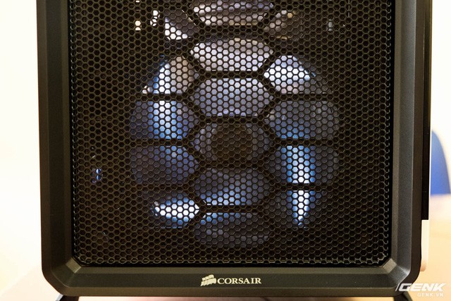 Hệ thống máy tính “đen trắng” nhưng nổi bật, sử dụng toàn linh kiện Corsair ảnh 11