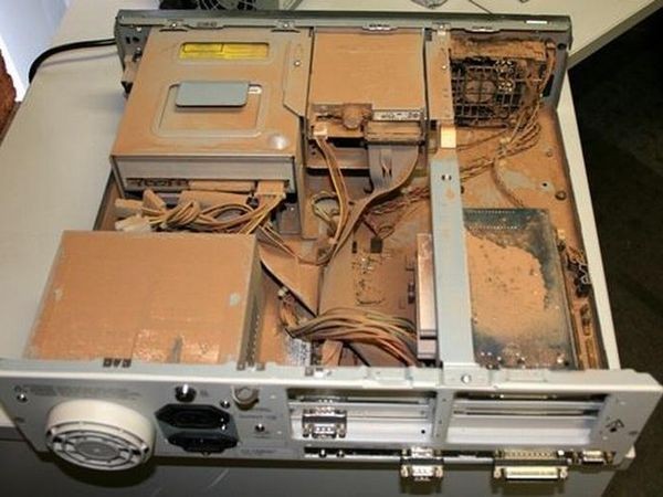 Những bộ máy tính bẩn đến mức thợ sửa nhìn vào phải phát khóc ảnh 1