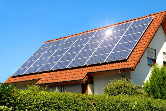 Lần đầu tiên điện mặt trời trở thành nguồn năng lượng rẻ nhất thế giới ảnh 2