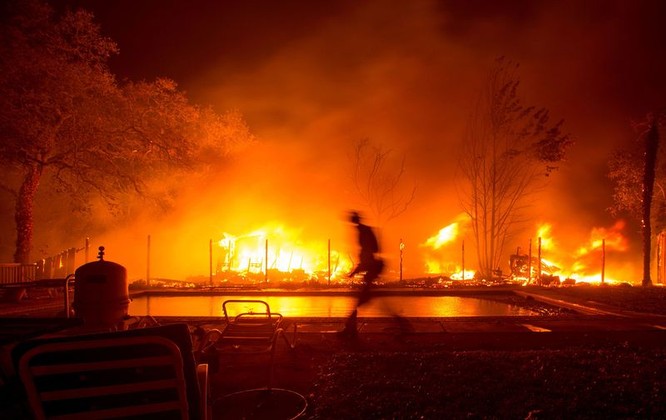 Hình ảnh của vụ cháy rừng tại Bắc California vào Chủ Nhật(08/10). Nguồn: BloomBerg