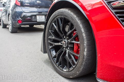 ‘Quỷ đỏ’ Chevrolet Corvette C7 Z06 giá 7 tỉ đồng dạo phố Sài Gòn ảnh 3