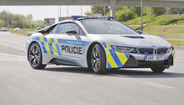 Cảnh sát Séc dùng siêu xe hybrid BMW i8 ảnh 7