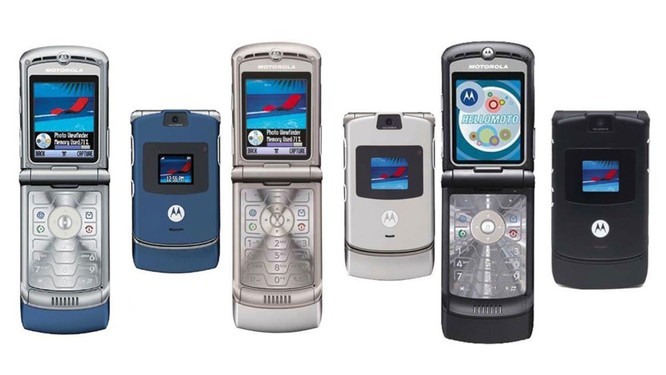 Motorola RAZR - chiếc điện thoại “gập” mang hơi thở hoài niệm ảnh 1
