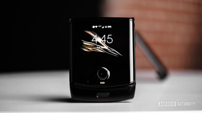 Trên tay chiếc điện thoại “gập” độc đáo - Motorola Razr ảnh 1