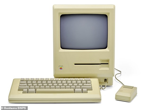 Chiếc đĩa mềm có chữ ký của Steve Jobs được bán với mức giá “trên trời“ ảnh 2