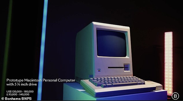 Chiếc đĩa mềm có chữ ký của Steve Jobs được bán với mức giá “trên trời“ ảnh 3