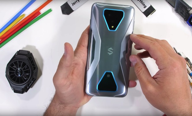 Asus ROG Phone 3 vs Black Shark 3 Pro: Đâu là chiếc smartphone gaming đáng mua? ảnh 12