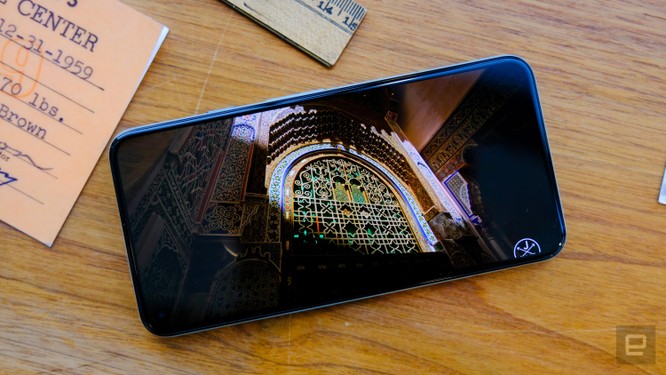 So sánh Google Pixel 5 với iPhone 12 Mini: smartphone nhỏ gọn, cấu hình khủng ảnh 12