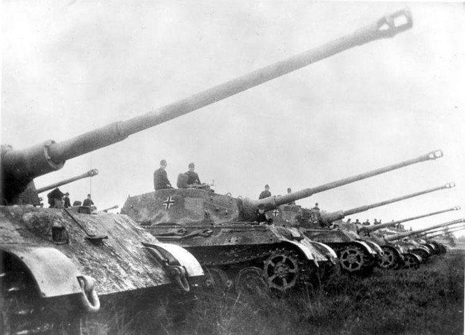 Vì sao chiếc xe tăng có biệt danh "Vua Hổ" không thể giúp Đức thay đổi cục diện Thế chiến 2? ảnh 3