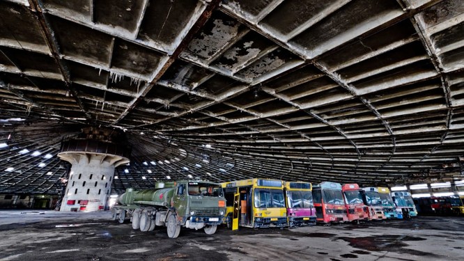  Nội thất ngoạn mục bên trong Bến xe bus số 7 là tác phẩm của nhà thiết kế V.Zinkevic. Ảnh: CNN