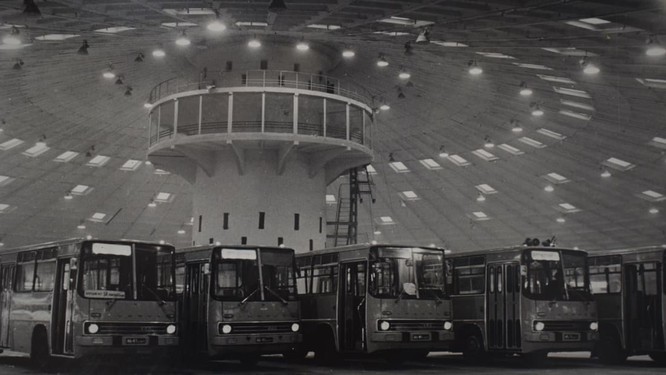 Câu chuyện của “Bến xe bus số 7”: Chiếc đĩa bay khổng lồ bị lãng quên ở thủ đô Ukraine ảnh 3