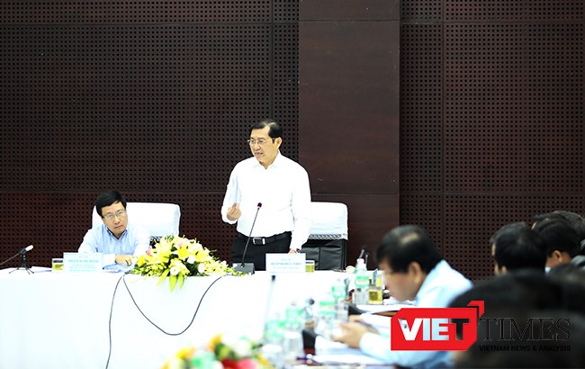 Chủ tịch UBND TP Đà Nẵng Huỳnh Đức Thơ  đề đạt ý kiến với đoàn công tác Chính phủ tại buổi làm việc