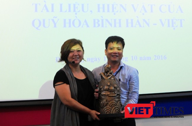 Quỹ Hòa bình Hàn-Việt đã trao tặng Bảo tàng Đà Nẵng bức tượng "Pieta Việt Nam" cùng nhiều hiện vật quý như một hành động “Thành thật xin lỗi Việt Nam!”.