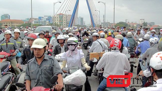 Đà Nẵng đang đối mặt với  tình trạng kẹt xe vào giờ cao điểm đã bắt đầu xuất hiện tại một số khu vực trung tâm thành phố.