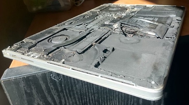 Chiếc MacBook Pro Retina 2015 bị cháy nổ và phá hủy hoàn toàn sau sự cố nổ pin bên trong khiến người dùng hoang mang (Ảnh Culofmac)