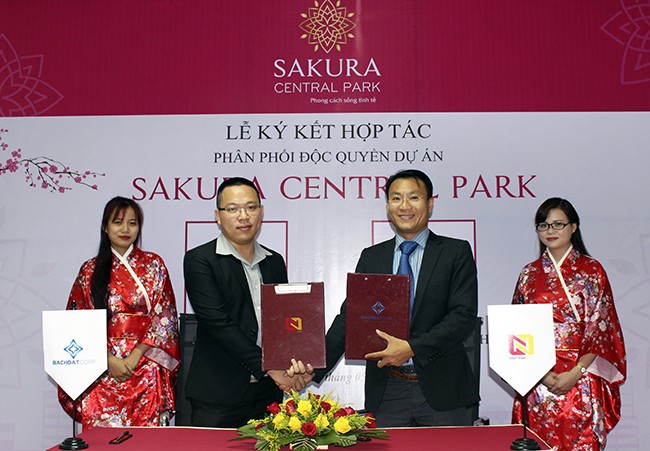 Sáng 05/05, Bách Đạt Corp đã ký thỏa thuận cho Nhất Nam Land phân phối độc quyền sản phẩm dự án Khu đô thị Sakura Central Park.