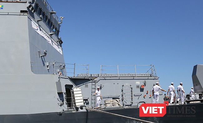 Cận cảnh uy lực của bộ đôi tàu khu trục Hải quân Hàn Quốc tại Đà Nẵng ảnh 7 Hệ thống ống phóng tên lửa hành trình gồm 8 tổ hợp 4 ống phóng đặt phía trước
